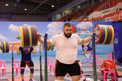 Strength training for beginners (with 3 strength training exercises)